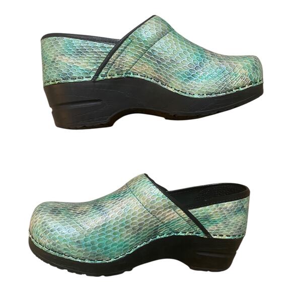 Sanita Professional Patent Leather Clogs EU 35 US 4 Iridescent Green Snake Print - Picture 2 of 15